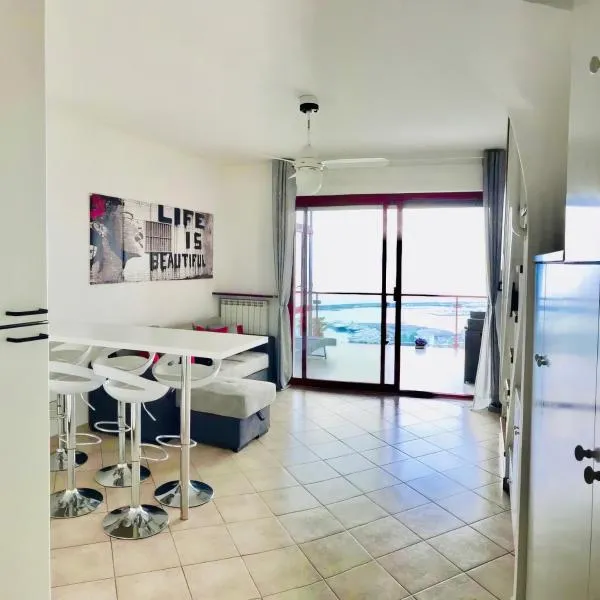 Appartamento con suggestiva vista mare a Sanremo, hotel Sanremóban