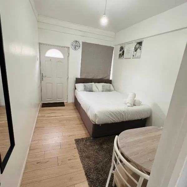 LUX 2 Guests Studio FREE WIFI & PARKING Aroluchi Ville, hotel di Ecclesfield