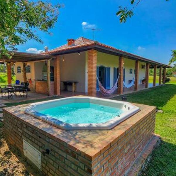 ACASA DO JOAQ U I M, varanda e spa com vista incrível, ar condicionado e roupa de cama e banho entre Porto Feliz, Boituva e Tietê