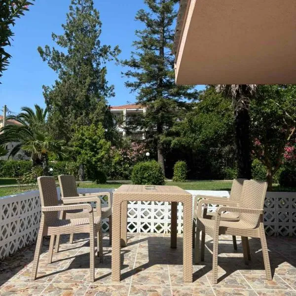 Garden Haven 100m from the Sea, hotel en Siviri