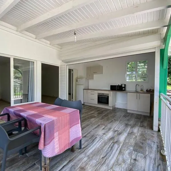 Appartement paisible avec jardin, hotel v destinaci Lamentin