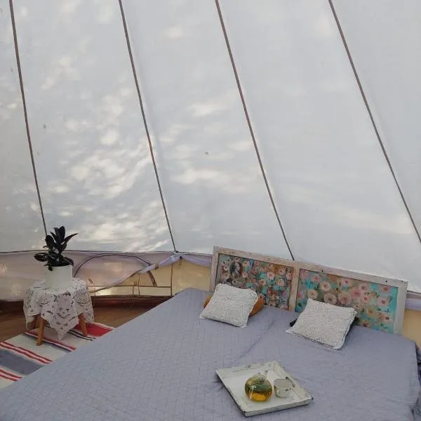 Glamping Belltent in Salacgriva, hotel in Salacgrīva