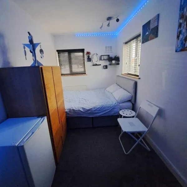 Tilbury Home For short letting, hotel in Tilbury