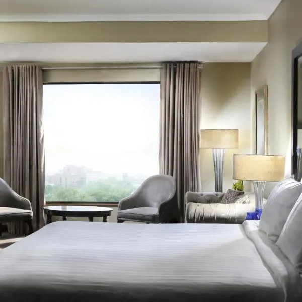Four Points by Sheraton Lahore، فندق في لاهور