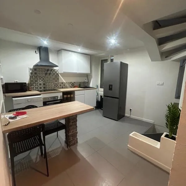 Maison de village, hotel in Berre-les Alpes