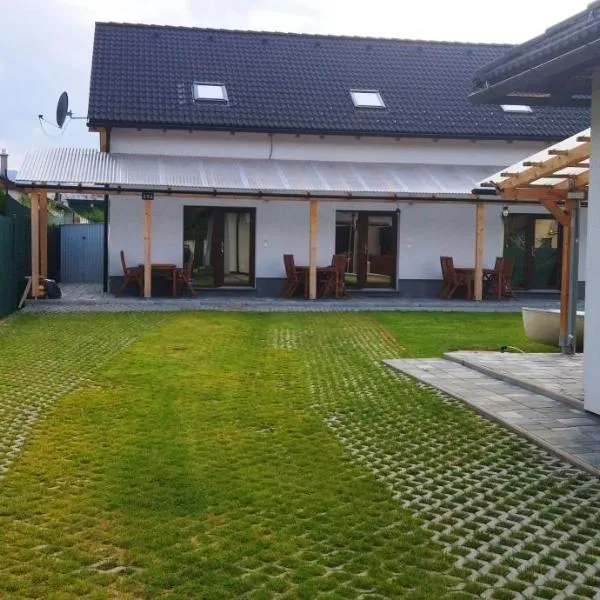 Apartment house with sauna and jacuzzi Svätý Kríž 1, hotel in Svätý Kríž