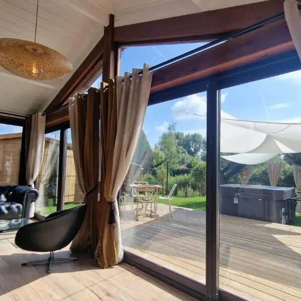 KÄBANE 81, Lodge avec spa au bord de l'eau, hotel in Prouilly
