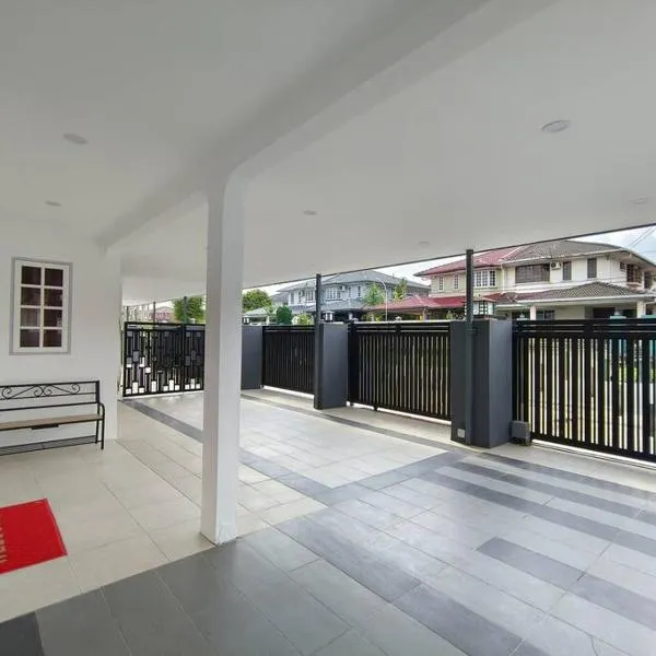 Jk Home Borneo 96 18Pax 6BedR 6BathR 3Carparks, hotel a Kuching