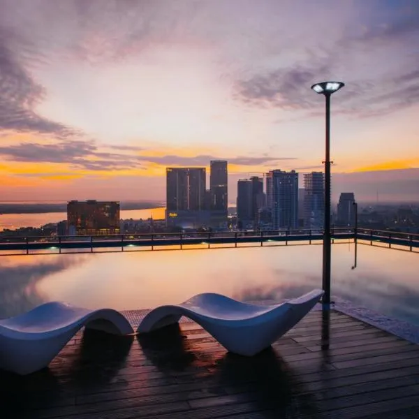 Hotel Serviced Apartments Top One Infinity Pool with View of 360 Degree, hotel in Phnom Penh