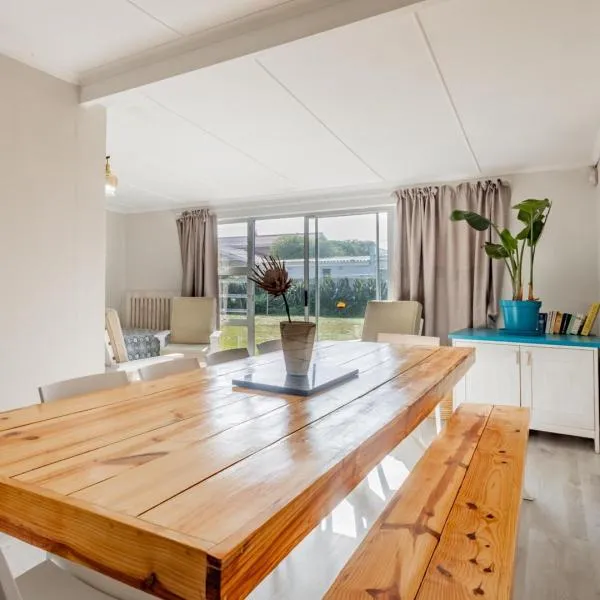 32 Main Road, hotel in Struisbaai