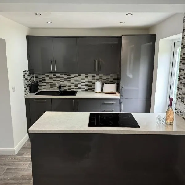 2 Bed Apartment Scarisbrick Street Ormskirk - Rooms by Vici, hotel in Ormskirk