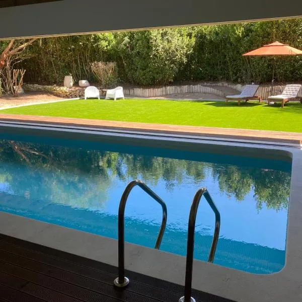 Poolside Suite - Heated Shared Pool-Quinta da BellaVista, hotel em Santarém