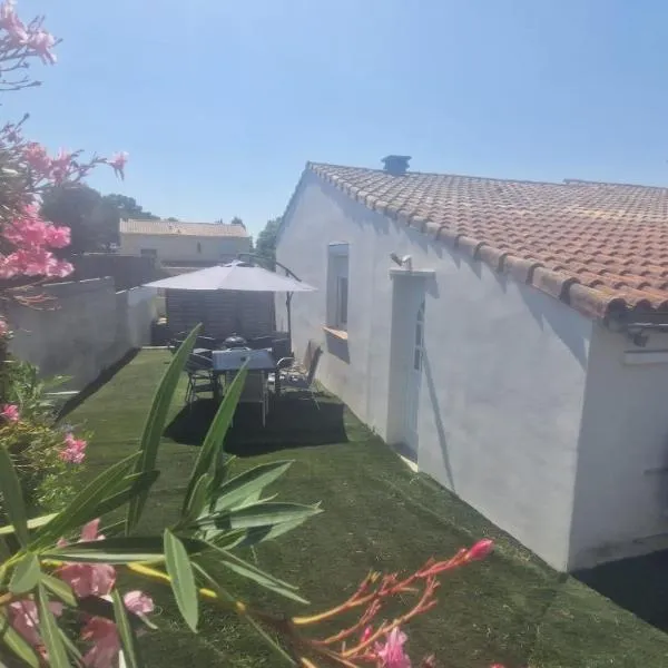 Maisonnette avec jardin et piscine privée, hotel v destinácii Grabels