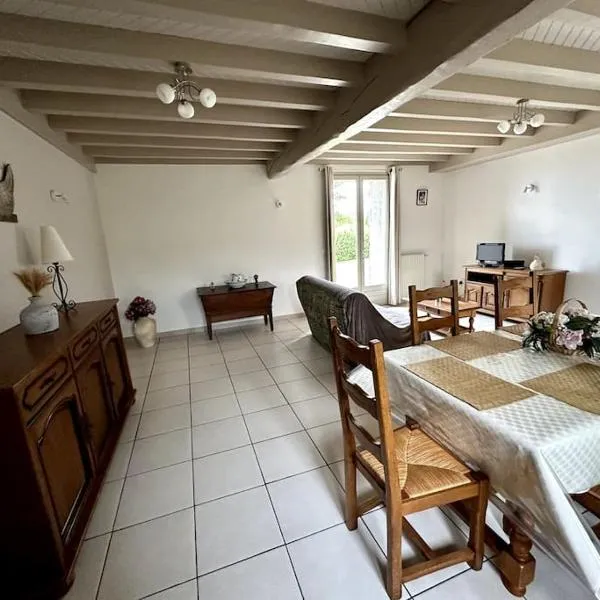 Maison de campagne proche Vichy, hotel em Saint-Étienne-de-Vicq