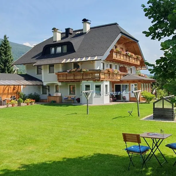 Ferienwohnungen Haus-Holzer – hotel w mieście Mauterndorf