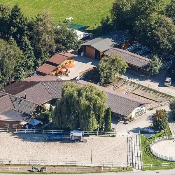 AP-Ranch Ferienzimmer Auszeit, hotel v destinaci Astätt