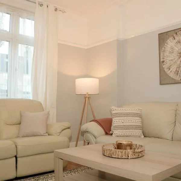 3 Bed House in the heart of Palmers Green, London, Hotel in London