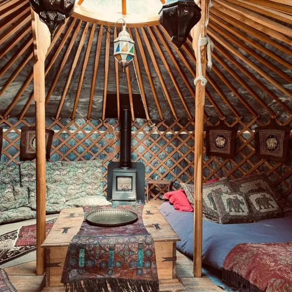 Yurt Within Grounds of 17th Century Country Inn, hotel v destinaci Dover