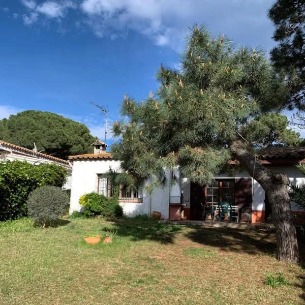Casita rústica con jardín y piscina, hôtel à Begur