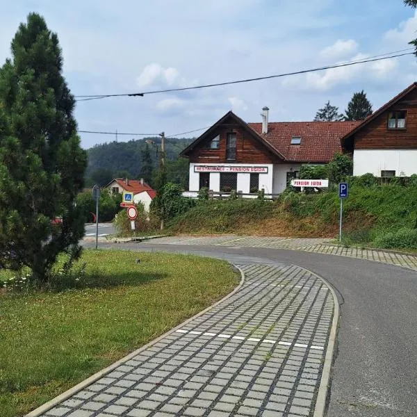 Pension Egida, hotel di Řež