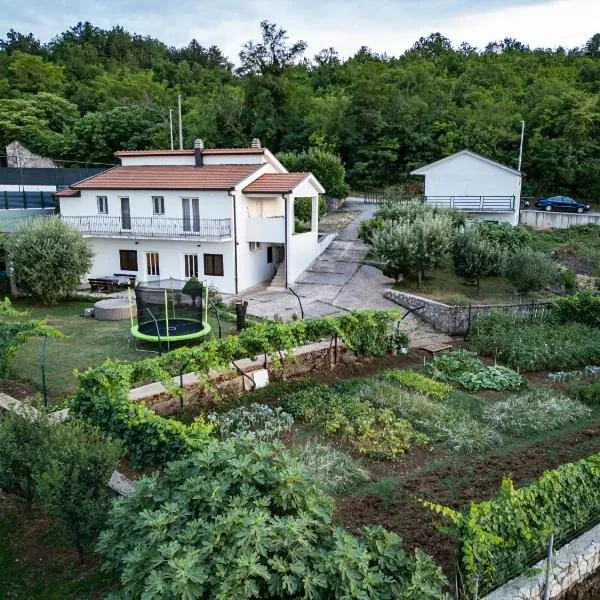 New Holiday House, near Makarska, hotel v destinácii Grubine