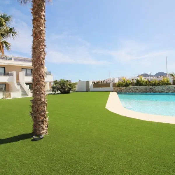 Three Bedroom Seaside Penthouse In Mar De Cristal, hotel in Mar de Cristal