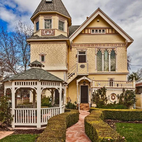 Victorian Mansion Bed and Breakfast Inn, hotel v destinaci Los Alamos
