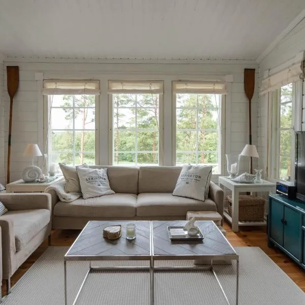 Villa Mats - Private property with seaside sauna, Hotel in Spikis