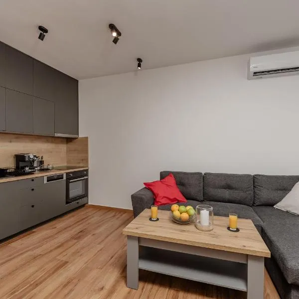 LUX Seafront APT - Close to the Sea - Private Parking, hotel a Dobra Voda