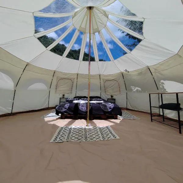 Luna Rock Glamping Brezoi - Blue Scai, hotel v destinaci Brezoi