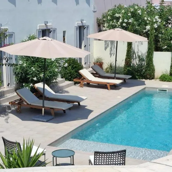 Villa Mira with a heated pool and a sea view, hotel v Božavě