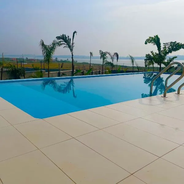 Infinity Pool Villas , free private pool airport shuttle, hotel v destinaci Entebbe