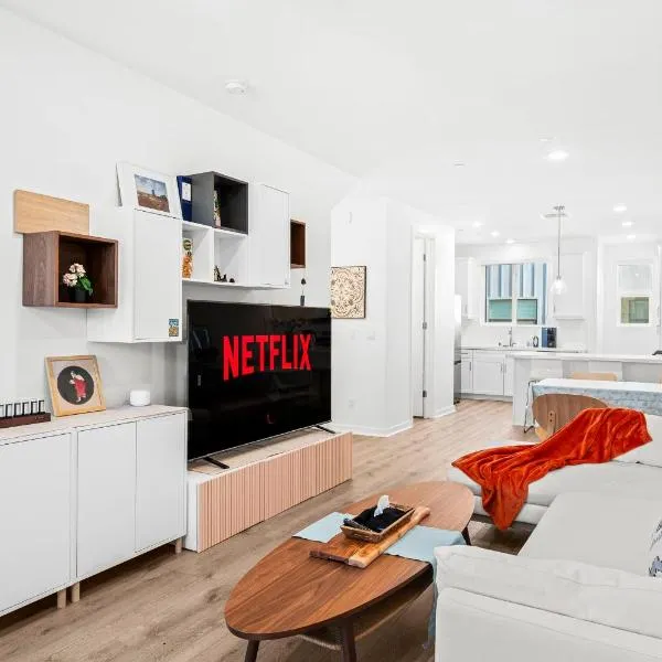 Luxurious Ontario Townhouse Ideal Family, hotel v mestu Ontario