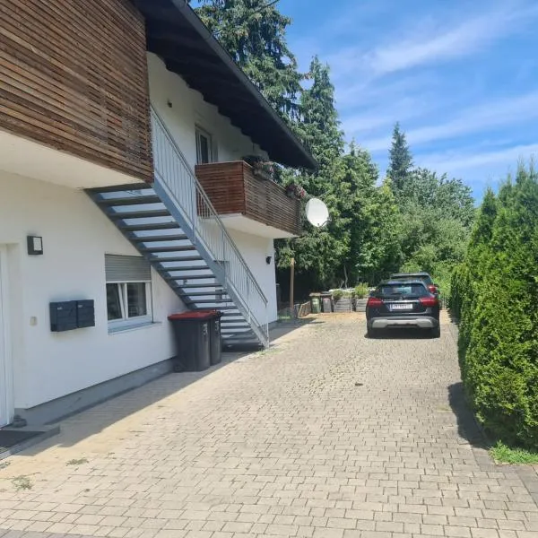 Gemütliche Wohnung in St Georgen nähe Attersee, hotel v destinaci Vöcklabruck