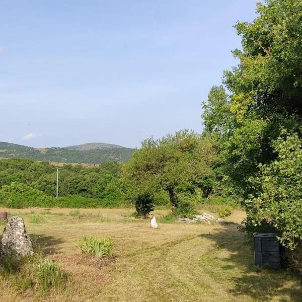 Location entre Causse et Cévennes, hotel v destinaci Campestre-et-Luc