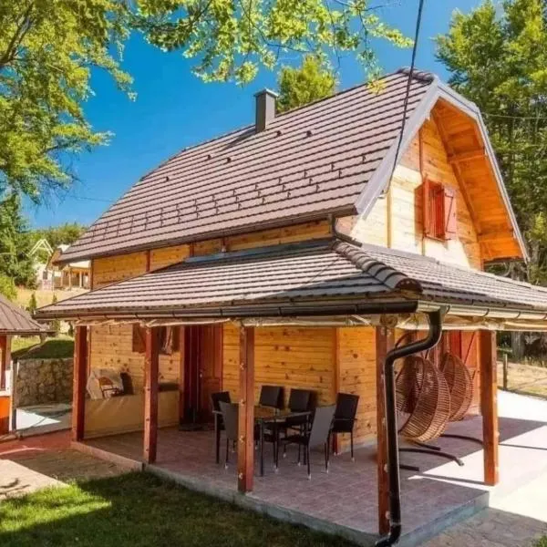 Planinske kuće Anika Tara minimum 2 noćenja, hotel en Mitrovac