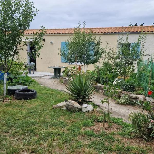 Сocon bien douillet: Saint-Denis-dʼOléron şehrinde bir otel