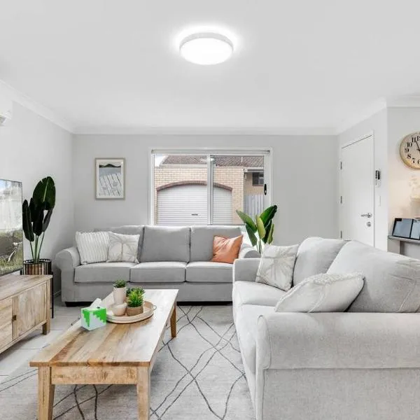 Stones throw to Grammar, Queens Park & CDB!, hotel din Toowoomba