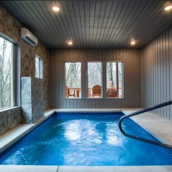 Escape to Nature's Embrace - Indoor Pool & Theatre, Hotel in Gatlinburg