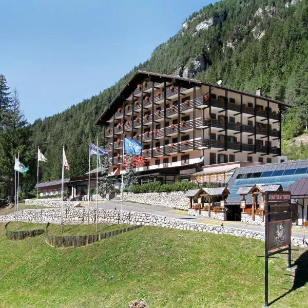 Hotel il Caminetto Sport, hotel v mestu Canazei