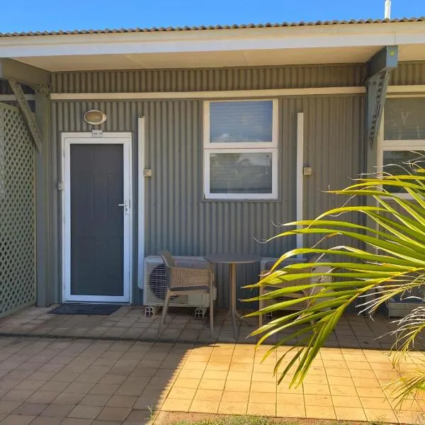 Getaway Villas Unit 385, hotel in Exmouth