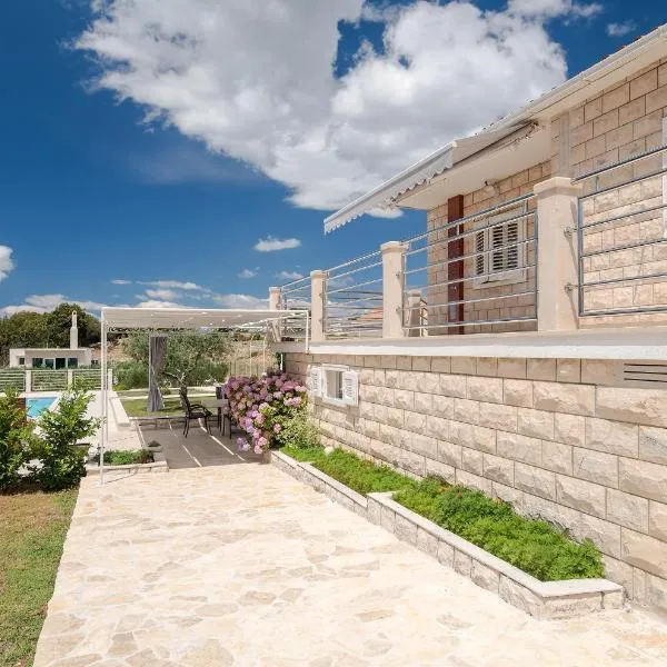 Villa Lilin San, hotel v destinaci Donji Humac