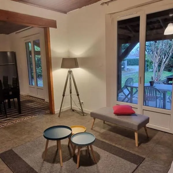 Maison familiale 7 chambres, 3 salles de bain, hotel em Sabres