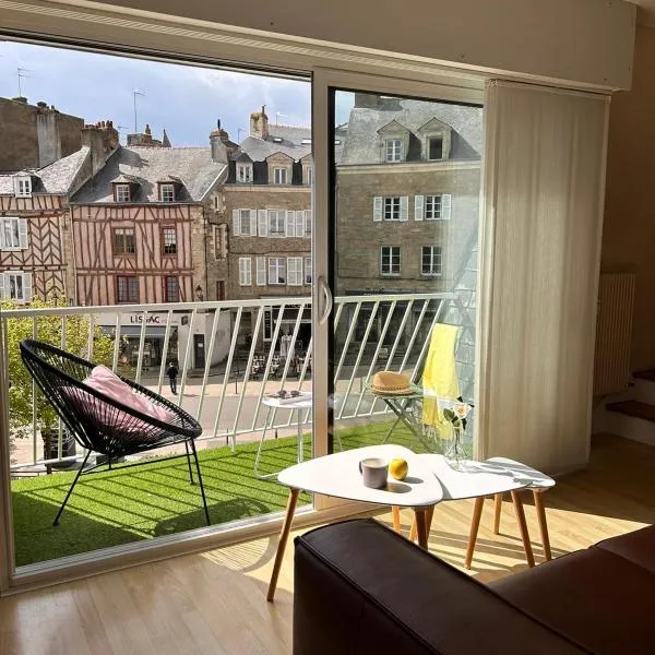 LAROCHE Grand duplex dans le centre historique avec garage, hotel v destinácii Vannes