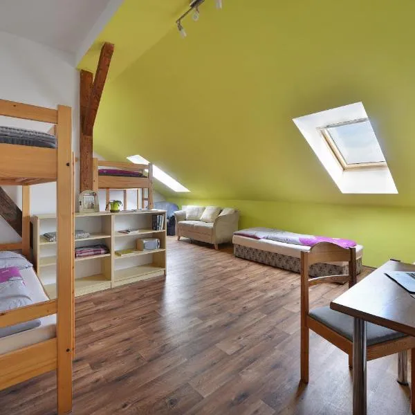 Hostel Hluboká, hotel in Hluboká nad Vltavou