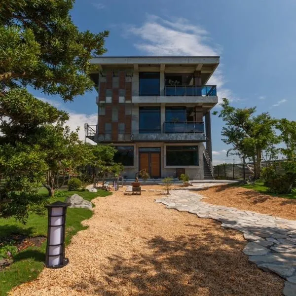 Juan Teppan-yaki B&B, hotel in Dongshan