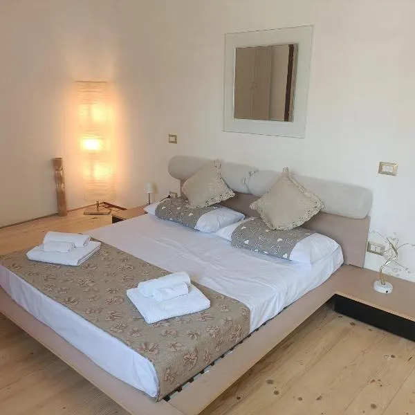 Simbilis B&B Holiday Experience bouganville, hotel in Quartu SantʼElena