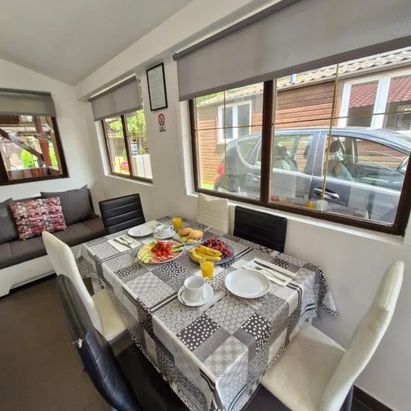 Cottage house 92 Auqaluna, hotel a Podcetrtek