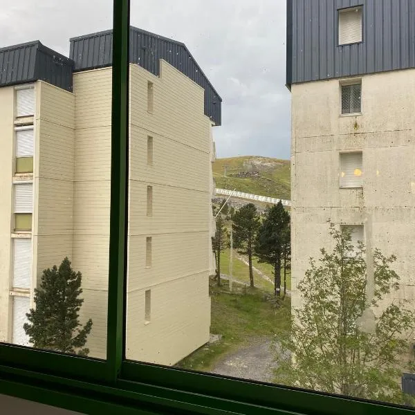 Studio vue sur les pistes, hotel in La Pierre Saint Martin