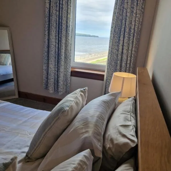 North Coast Property - Number 4 - The Beach House, hotel in Thurso